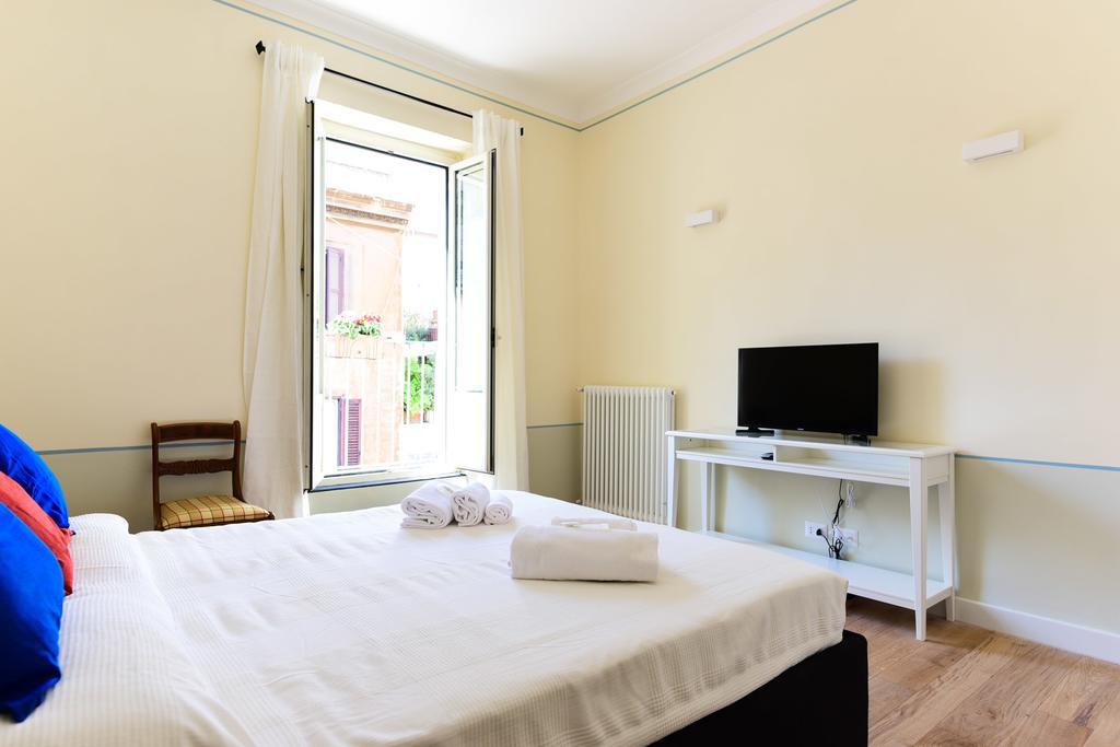 Bright And Comfy 3 Bedroom In Monti Roma